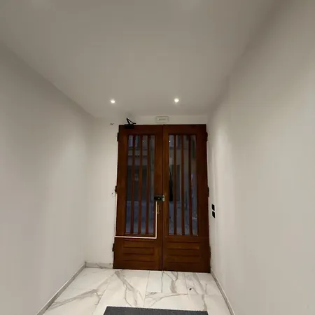 Adriano Space مودينا