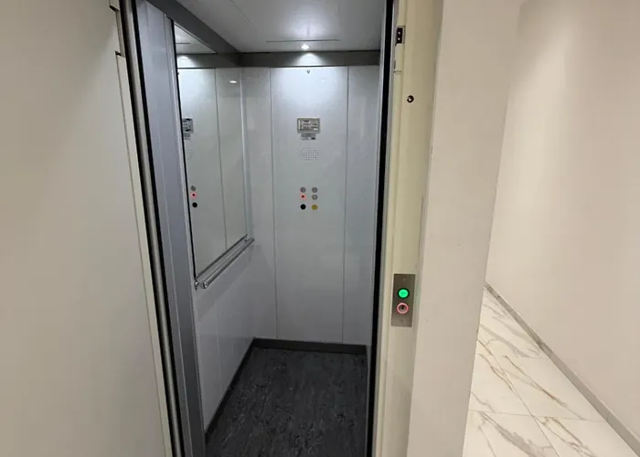 Adriano Space مودينا